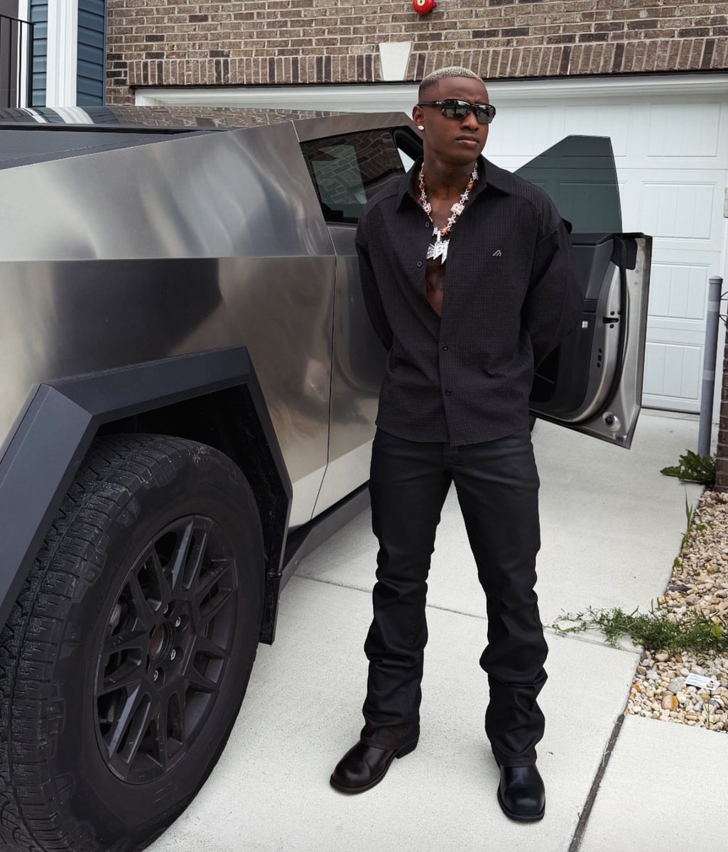 PRACTICAL1074's tweet photo. Fame just do view once for this guy
I even forgot his name https://t.co/UHAejZLVt7