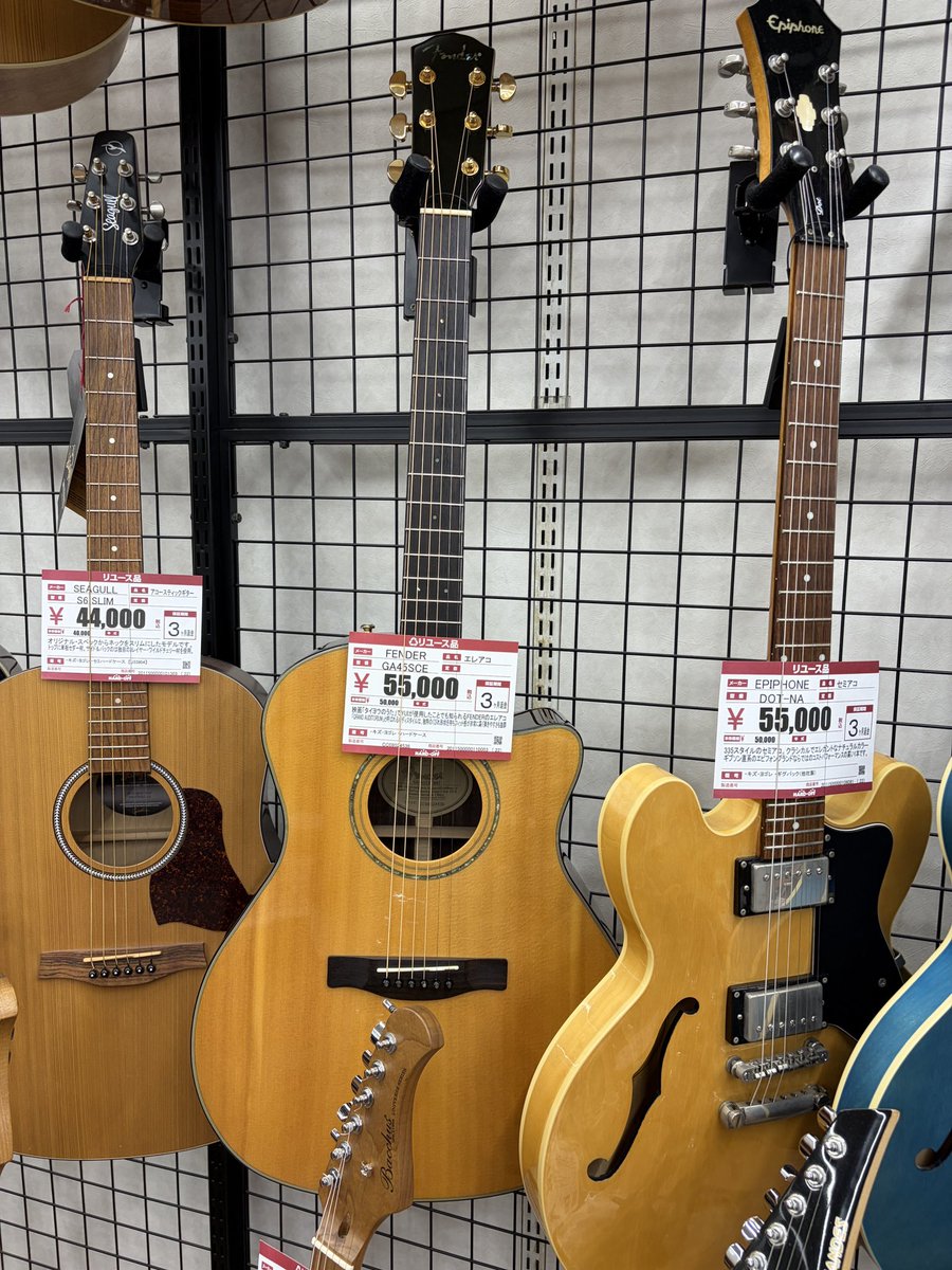 yureimiman's tweet photo. 近所のハードオフでYUIモデルのエレアコたまたま見つけて衝動買い。。
状態めっちゃいいし、音の鳴りがビビるほどいいわこれ。 https://t.co/a5dZrbHCWa