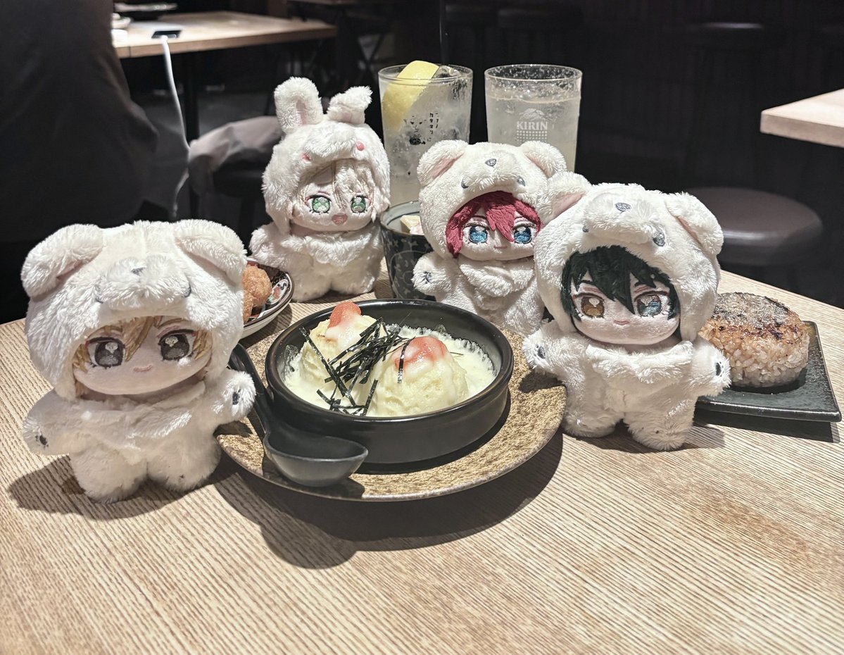 lllda638's tweet photo. 酒の場に連れ出されるぬい達^^合法なのは燐音さんだけ^^ https://t.co/zx3EGVpqqd