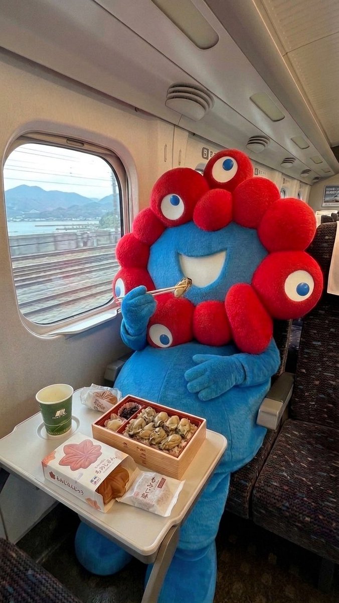 machaan13's tweet photo. 広島から帰ってくるミャクミャクをイメージして画像作ってみました🍁🦪💤 https://t.co/C1AXuh7sck