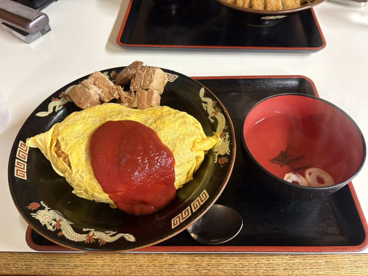 tekkenchloe's tweet photo. 一昨日食べた世界一美味いオムライス角煮トッピング https://t.co/kX4UIQOVy0