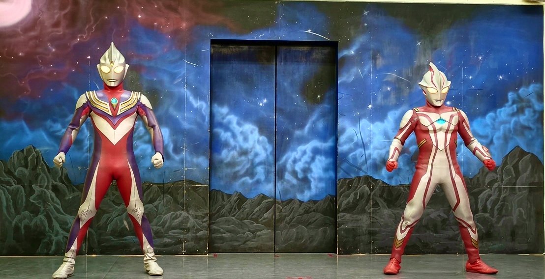 zoncary's tweet photo. 7月10日ウルトラマンの日の思い出
・マン兄さんに会えた
・ティガメビの前で、全力もも上げダッシュした
・バルタンから愛のムチを受けた
・シールド線で優勝した！
#ウルトラマンスタジアム
#ウルトラマンの日 https://t.co/VNYBivGWn2
