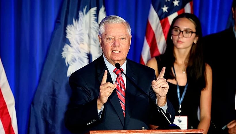 AecioEscalante's tweet photo. El que se mete con Venezuela...

El senador estadounidense Lindsey Graham ha fallecido. 

Lástima que no lo vamos a ver,  revolcarse de rabia cuando liberen a Nicolás Maduro. https://t.co/lTVLZJqkcl