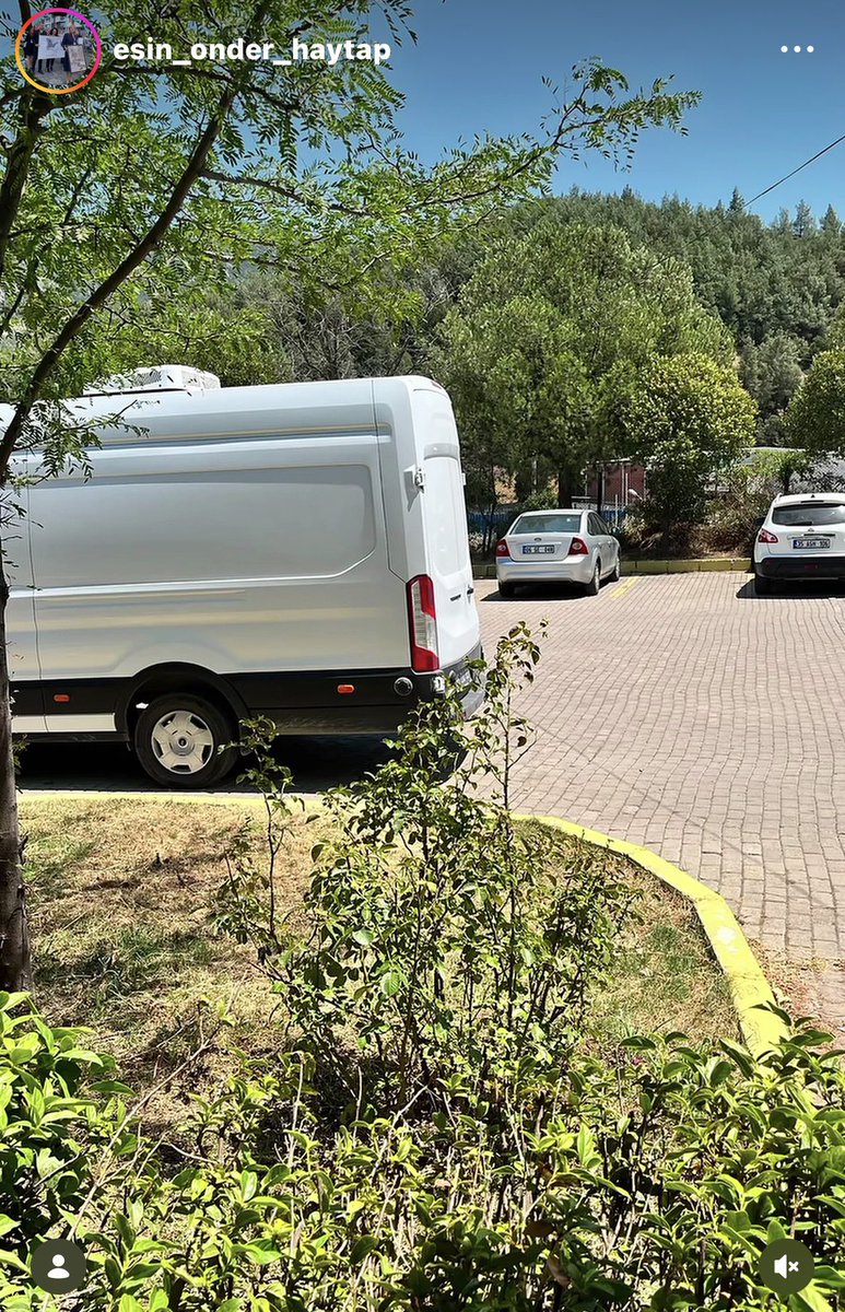 GuvenliUlke's tweet photo. İzmir Büyükşehir Belediyesi,
@izmirbld
10 gün önce bomboş olan Işıkkent Barınağı dolup taşmış, 40 derecede araçların içinde köpek bekletiliyormuş, 
Başkan @drcemiltugay
Daire bşk Gökhan Özdemir
Vet Md Murat Aras
doğru mu?
Kanuna aykırı toplama yapıyor musunuz?
#İzmirdeKatliamVar https://t.co/hRitXfD7CS