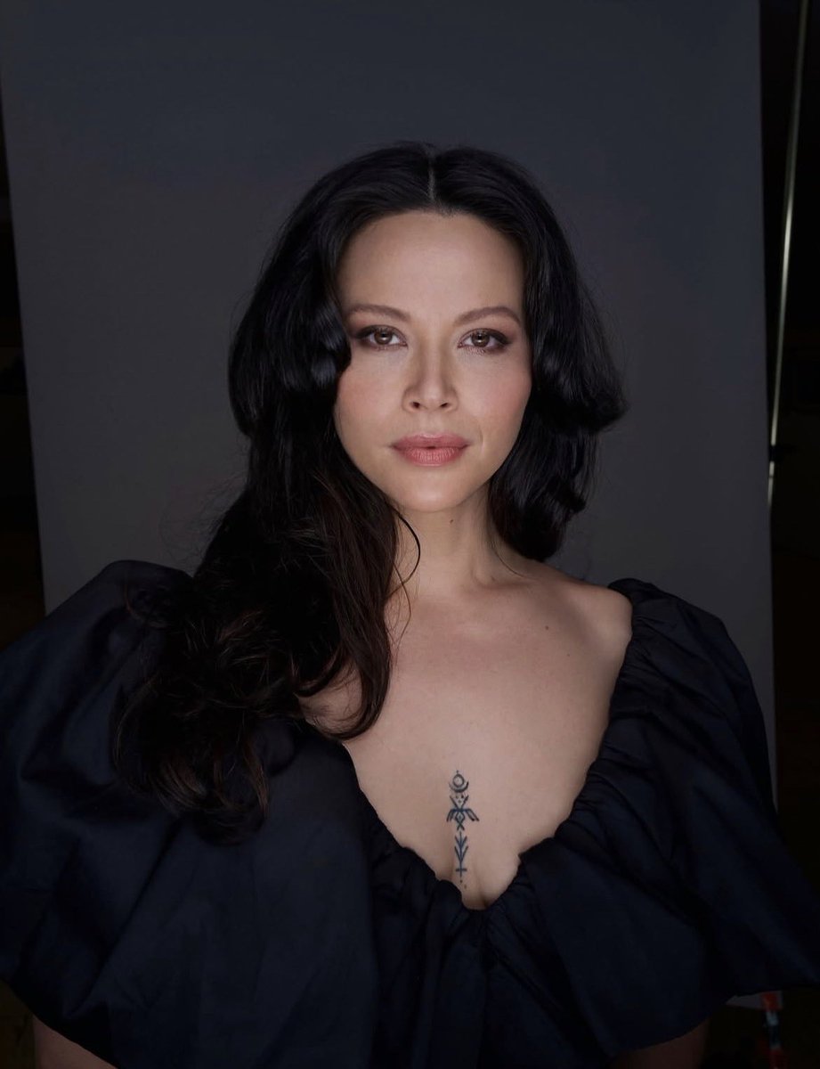 ImKayeeK's tweet photo. GOD IS A WOMAN AND TODAY IS HER BIRTHDAY. https://t.co/4Dumh1GIwm