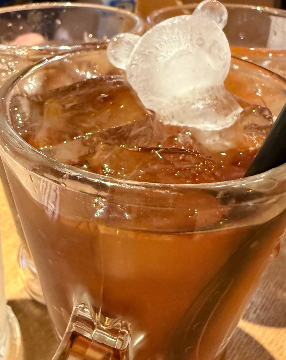 maa060203's tweet photo. 今日行ったお店に🐻の氷が入っていたのでまた行く所存 https://t.co/6wVUDYWpYd