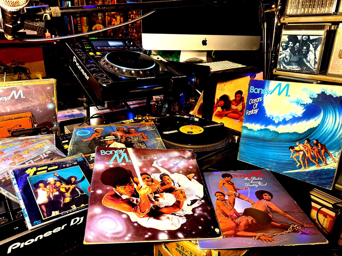 DST_DJ_Taka's tweet photo. 今日7月12日(日)は大人気DiscoアクトBoney M超えの看板Liz Mitchell姐さんが74歳の誕生日。
貧困国や地域の子供達へのチャリティーの継続でMBE大英帝国勲章も叙勲、H.B.D. !!!
Sunny
https://t.co/0VSOKAjU2U
#musicbar #高円寺 #dst #dopesoultraxx #boneym https://t.co/vZgLnsmOgi