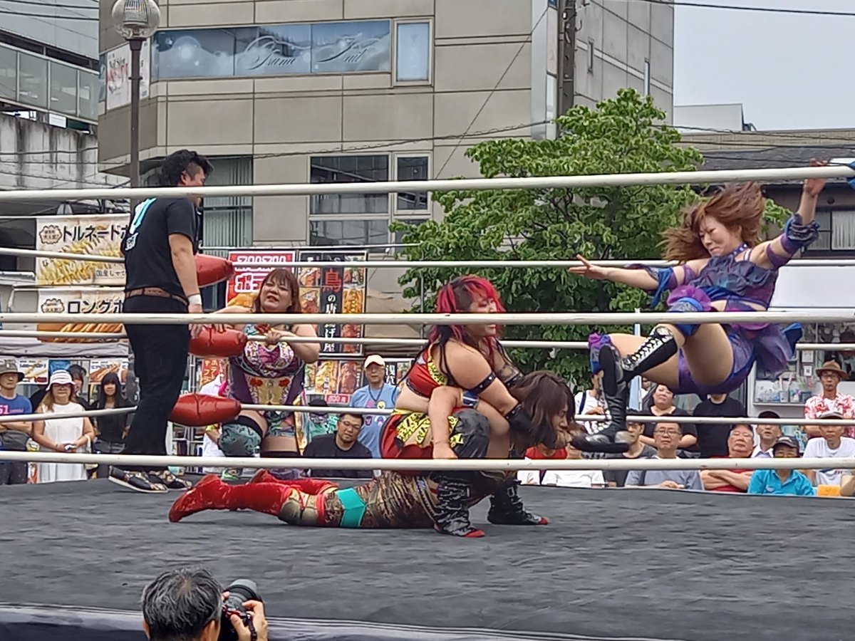 doramayuemon's tweet photo. 今日は、北越谷駅へ

越谷レスラー飯de子ども食堂プロレス

こういうイベントプロレス大好き

めっちゃ楽しかったです🎵

#勝はいいぞ
#iceribbon https://t.co/cNnDeOpKNG