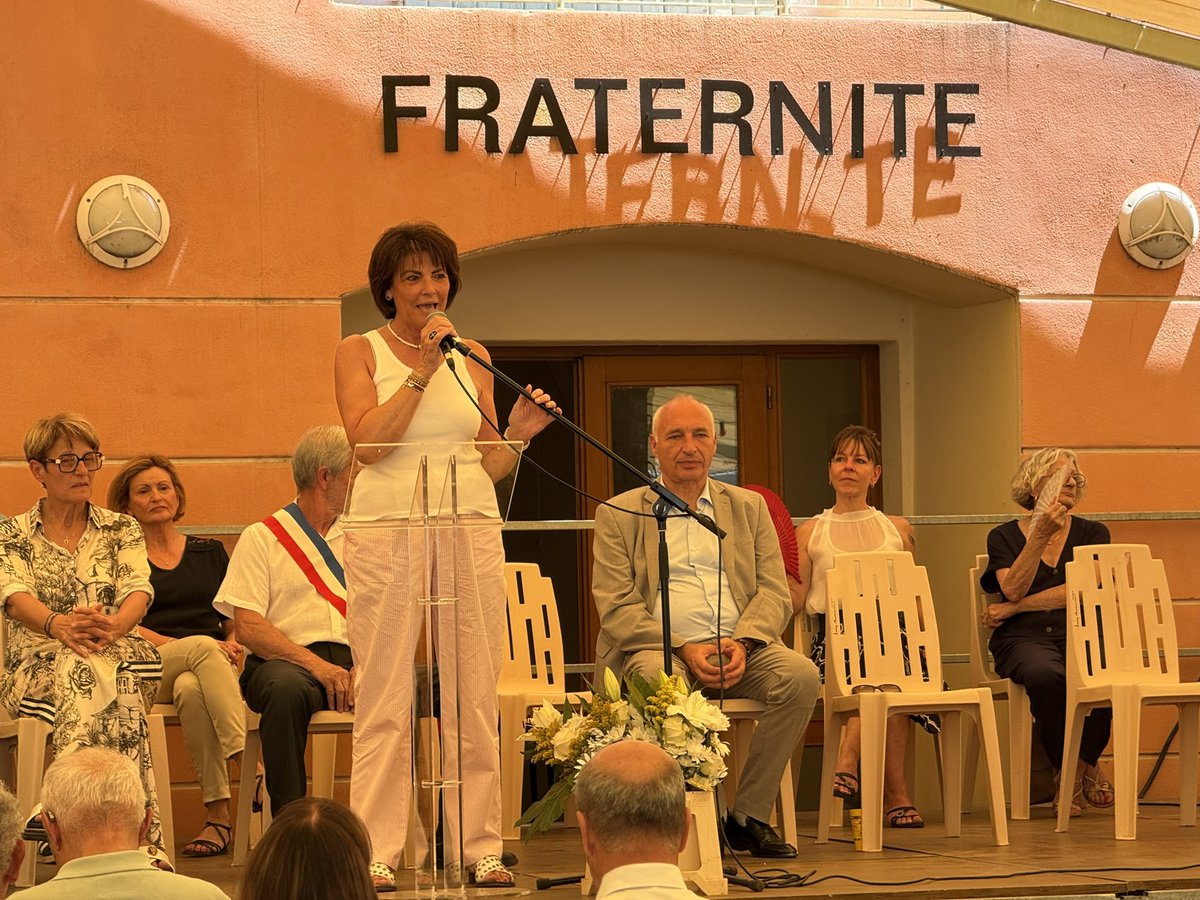 Dominiq_Estrosi's tweet photo. Très belle fête de la Saint Célestin à Daluis rehaussée par la présence des bravardiers tout au long de la procession. 

Merci au maire Guy Maunier pour son accueil , celui du comité des fêtes et de la jeunesse dalusienne. https://t.co/LLQi5lfZqW
