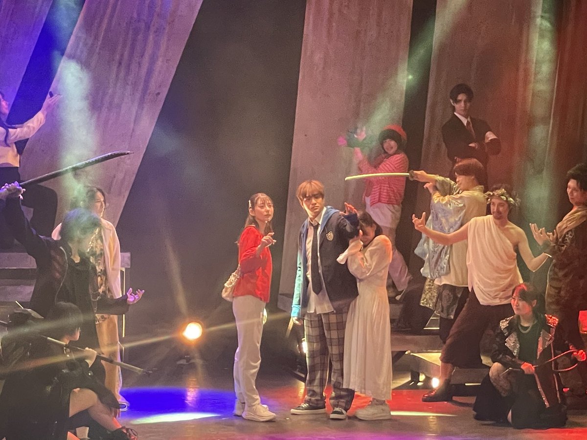 ereki_taku's tweet photo. つぎはきだらけのヒーローズ終焉。
原点回帰とはこの事で近年稀にみる素敵なカーテンコールに立ち会えた事を幸せに感じます。普遍で歴史が思った事実がたった1人で泣いてました。

劇団山本屋コレからも走り続けていけたらと思います。一緒に芝居を作る仲間とお客様がいるかぎり。

#つぎはぎ2026 https://t.co/WjcgO1IAdR
