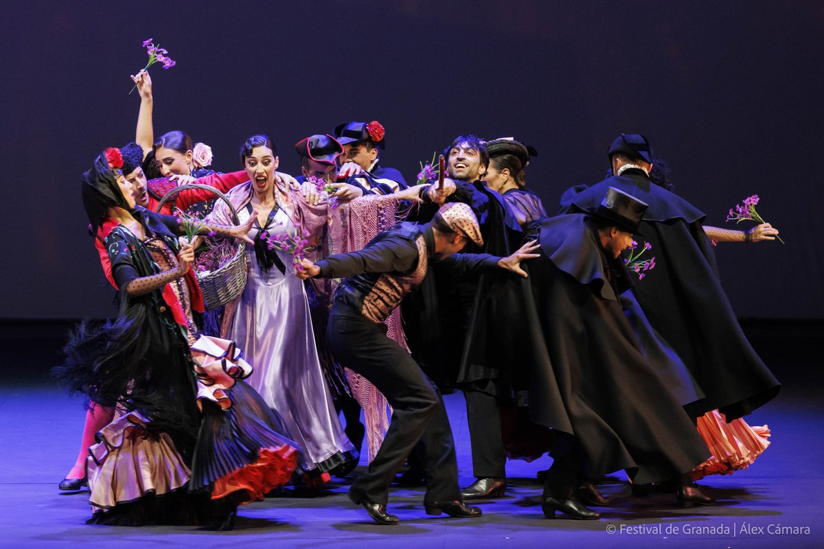 FestivalGranada's tweet photo. 💃 Un homenaje a la leyenda de la danza española.

En el Teatro del Generalife, Les Ballets Espagnols de «La Argentina», con @antonionajarro en la dirección artística y coreografía, ofrecieron un espectáculo único. https://t.co/lod7aEFPi4