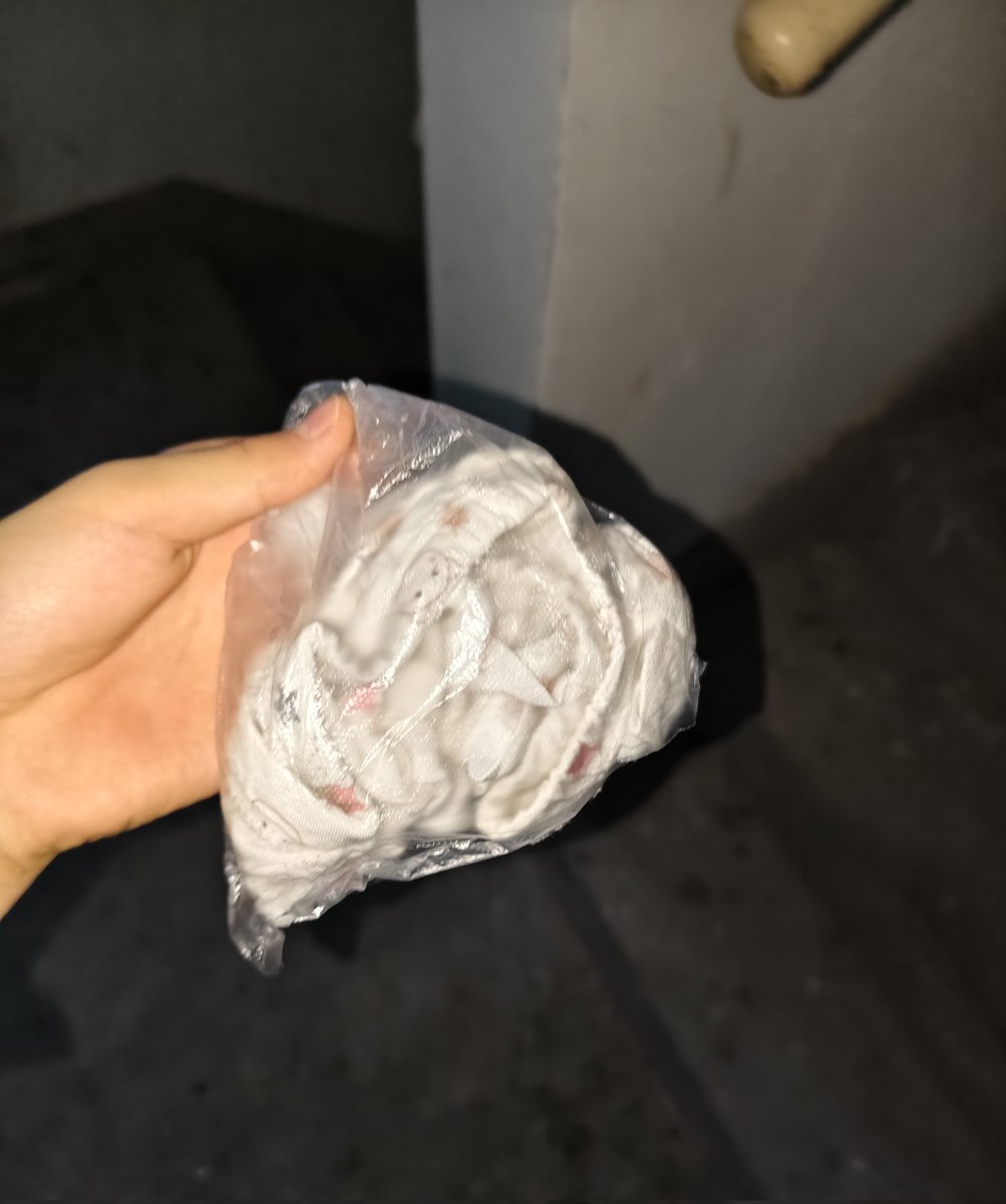xinze8680's tweet photo. 质量都好差 没几家看的过眼的 这户不知道为啥把内裤放鞋柜 #扫楼 https://t.co/TlUfUYv7wk