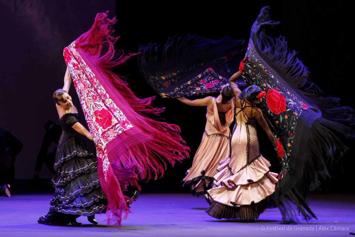 FestivalGranada's tweet photo. 💃 Un homenaje a la leyenda de la danza española.

En el Teatro del Generalife, Les Ballets Espagnols de «La Argentina», con @antonionajarro en la dirección artística y coreografía, ofrecieron un espectáculo único. https://t.co/lod7aEFPi4