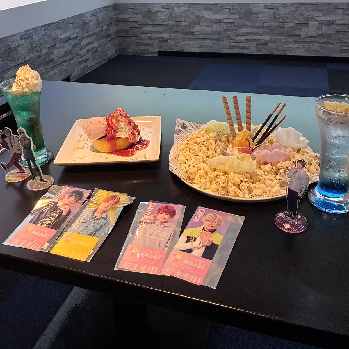 sparkle__blue's tweet photo. ラウワンエーステコラボと刀ミュ鑑賞会🌸 https://t.co/WEpaGG1iyE