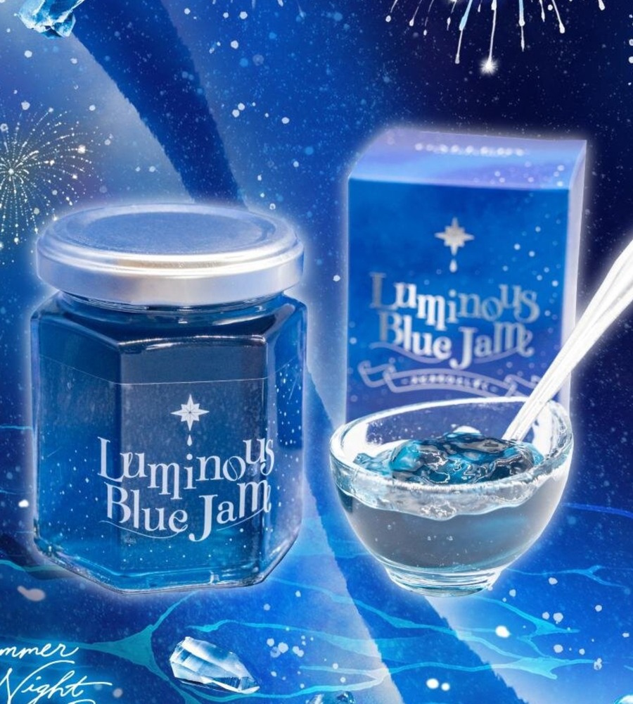 fashionpressnet's tweet photo. コニカミノルタプラネタリウム「星空ブルー」の限定メニュー、“青い”りんごジャムや銀河ドーナツなど - https://t.co/Xxj4Qb830T https://t.co/c6Yj1ysVcE