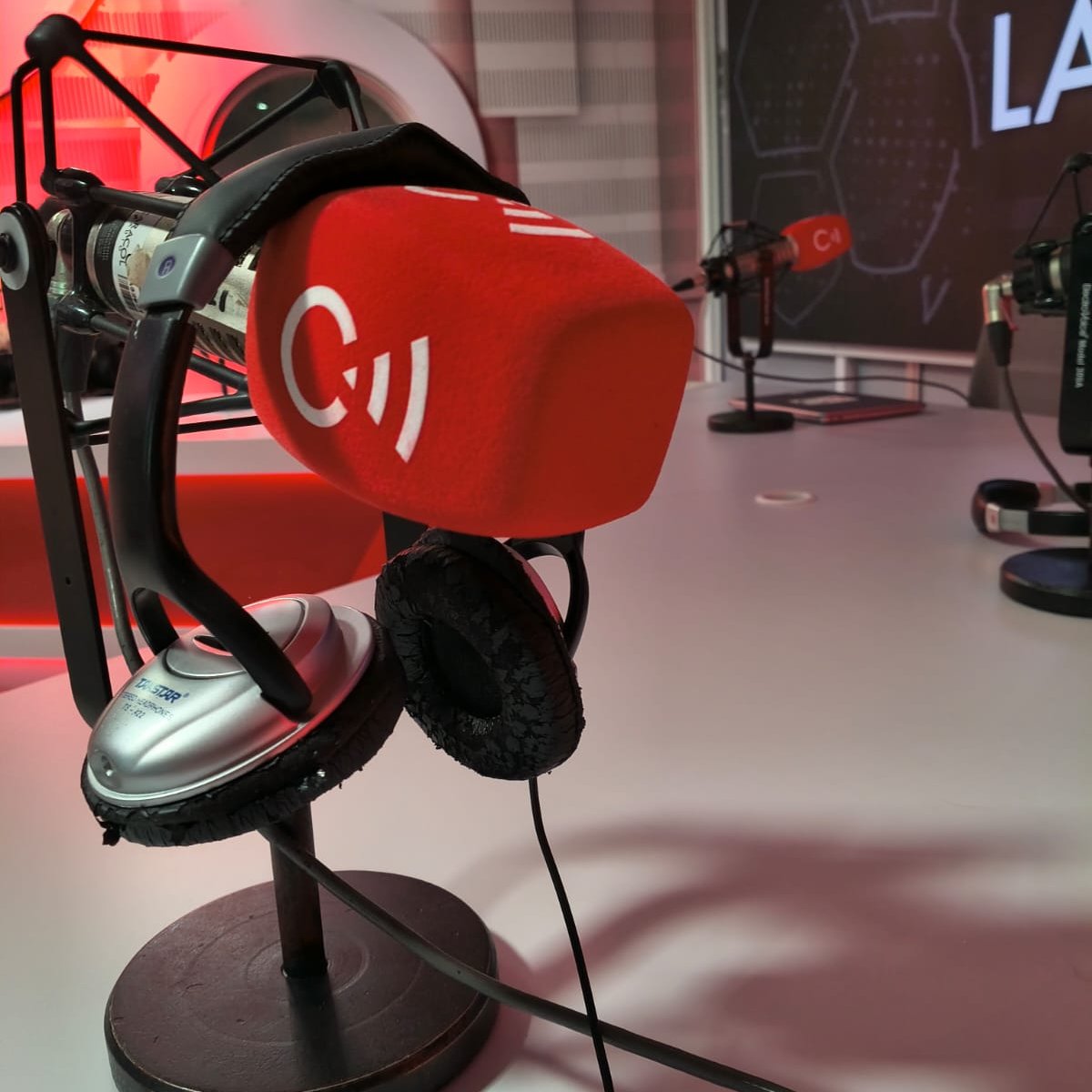 avivircaracol's tweet photo. 🎙️¡Ya comenzó #AVivirQueSonDosDías! 

Con @lopeztelar y @MCHeisel conversamos con personajes, historias y momentos que hacen del fin de semana un espacio para descubrir y reflexionar.  

📻Bogotá 100.9 FM 📻Miami 106.3 FM https://t.co/aToj2iMwJS