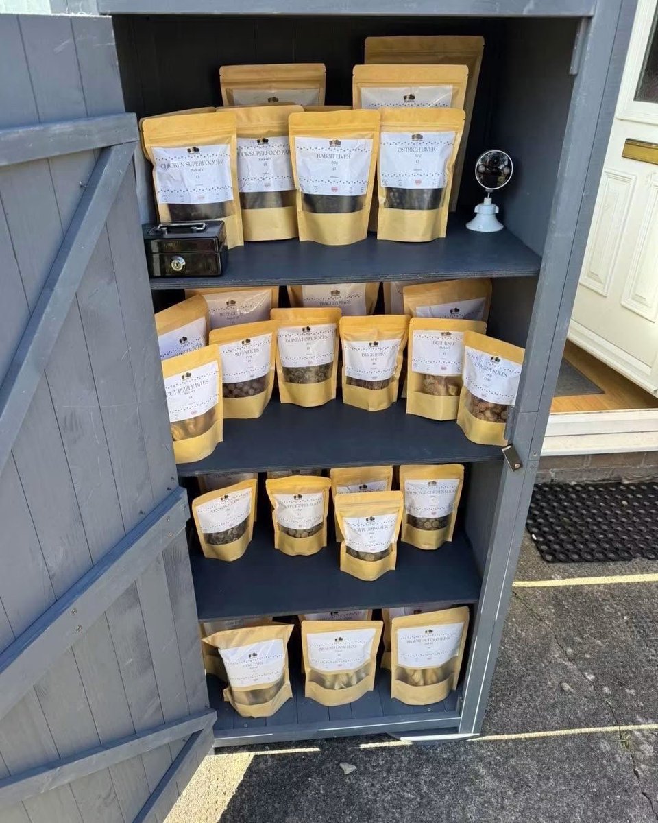 BozPetsShop's tweet photo. 🥳 The Honesty Shed is open! 🥳🐾

Our 24/7 self-service shed in Clevedon is stocked with a range of natural dog treats, with plenty more flavours coming soon! 🐶💚

Pay by cash or QR code and pop by anytime!

📍15 Netherways, Clevedon, BS21 7YU

#NaturalDogTreats #Clevedon #Dogs https://t.co/7dz4HfEukH