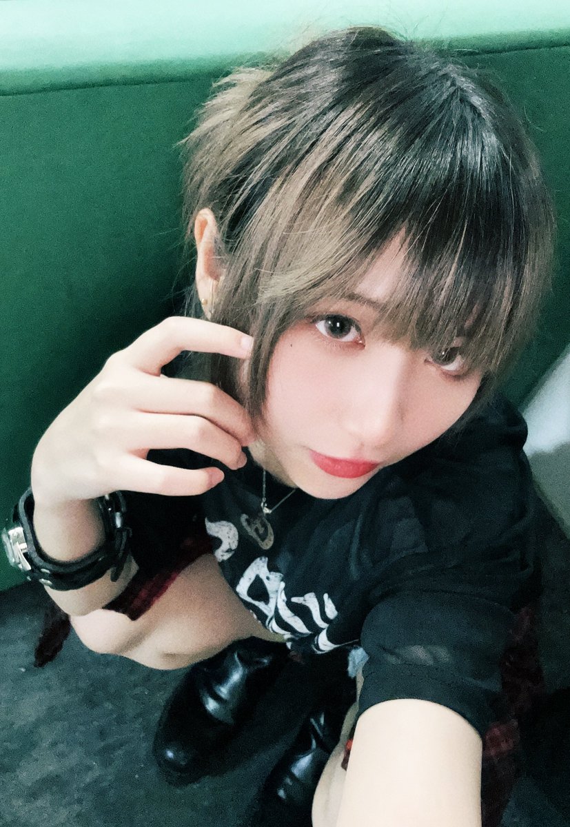 supreme_877's tweet photo. 出勤~❤️🖤
ポニーテール見えない…😔 https://t.co/eTxYif48oV