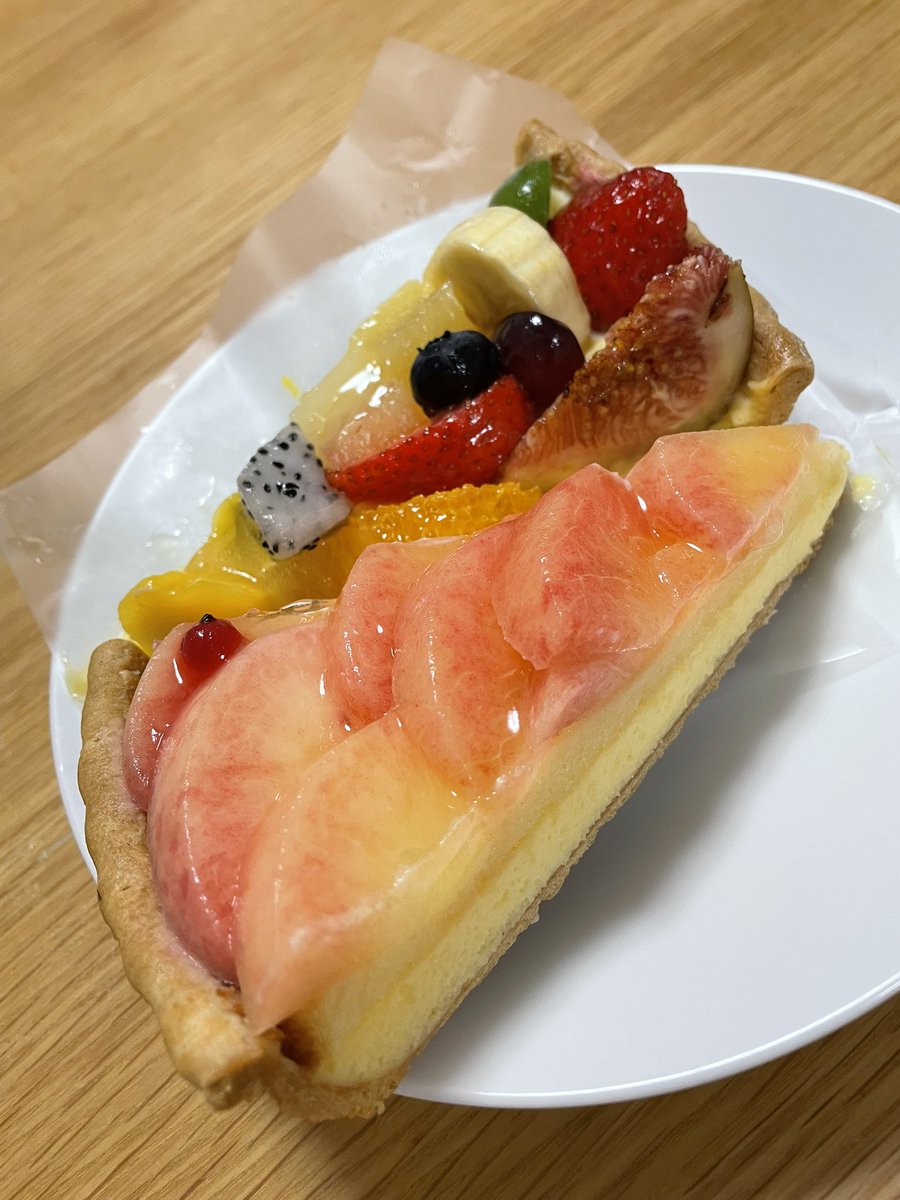 natsume0804's tweet photo. 梅の花の嶺岡豆腐と湯葉！湯葉ってなんでこんなに美味しんだ…嶺岡豆腐もミルクの強み強くて最早スイーツみたい🍼

あとは1つ1300円のタルトは美味しいけど、高ければ高いほど味の違いが分からなくなってくる(馬鹿舌) https://t.co/0WrtE2X1ms