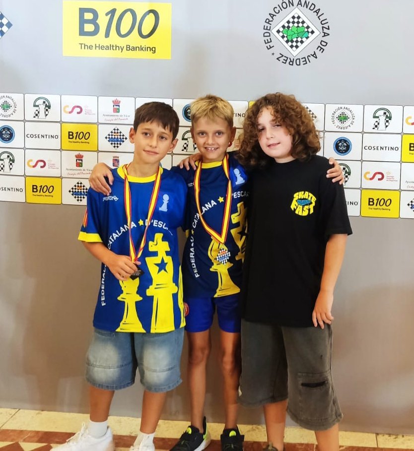 escacsgerunda's tweet photo. 🏆 #CampionatEspanyaEscacs
Acaba el sub10 i comença el sub12.
És el torn de l'Alex Riera, que ha aprofitat per felicitar en Max i en Martí.
#EscacsGerunda @angie33853862 @WolfgangGernjak @MariaJose_Farre #CalientaQueSales https://t.co/OjGWSEOSEV