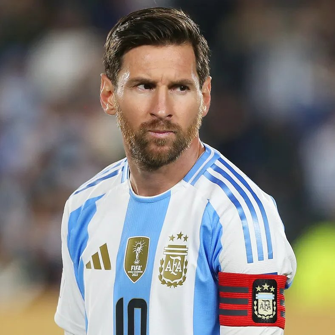 Jav1030272's tweet photo. Argentina es el primer país en llegar a las semifinales de la Copa Mundial de la FIFA en sus 96 años de historia sin haberse enfrentado a un país clasificado entre los 15 mejores. Dice que esto no es una conspiración, sino que quieren que Messi gane el torneo. https://t.co/q9WBm8oKiL