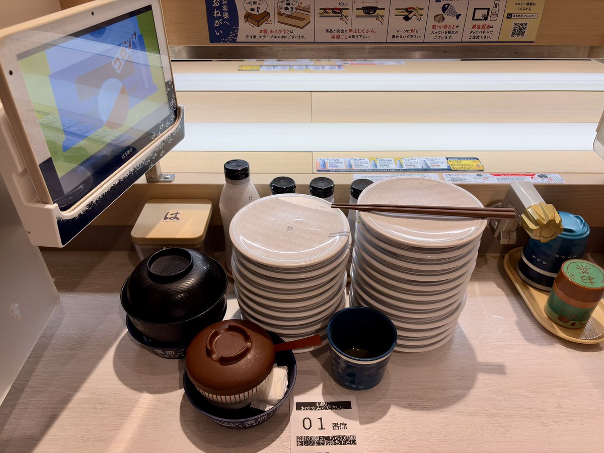 mo_sp3_mo's tweet photo. お昼は🍕今は🍣
ぶーぶー🐽 https://t.co/BNYUtACaDC