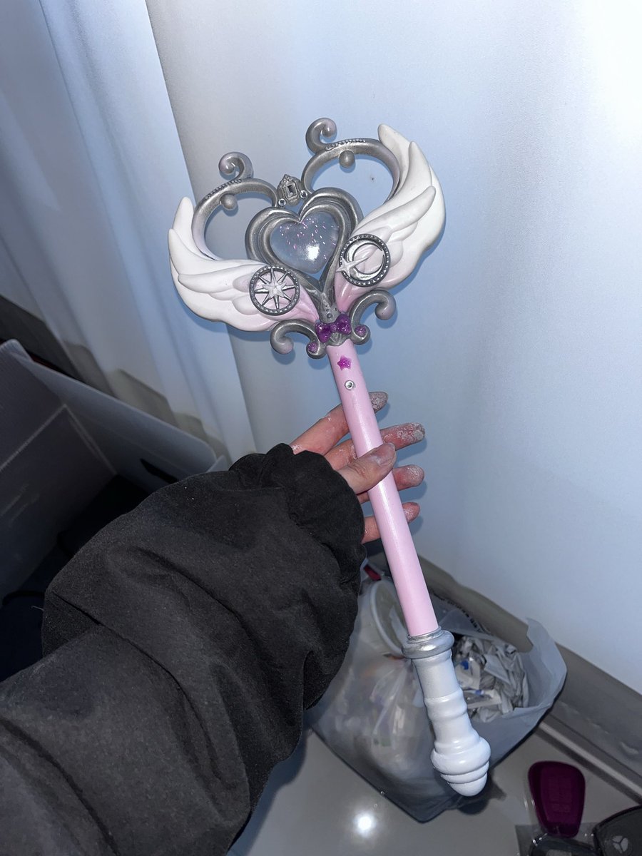 Mweekeem's tweet photo. #디자인트친소
#디자인_트친소

프랍, 3D, 실물 제작, AI 등 재밌는 것들 잔뜩 하고 있습니다🛸
다양한 분야의 디자이너 분들하고 작업 공유하고 싶어요! https://t.co/vbblvOckNt