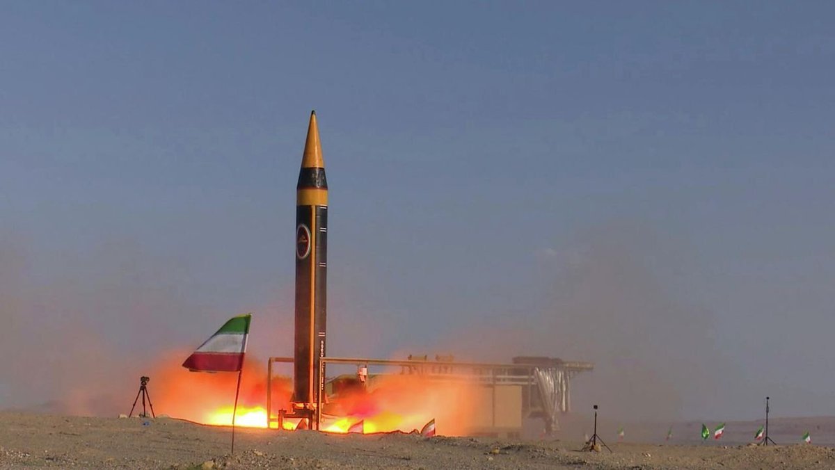ElUniversal's tweet photo. Irán asesta golpes de represalia a instalaciones militares de EEUU en Oriente Medio | #EUVzla | #Deportes | https://t.co/vlIj93mYrD https://t.co/NJacaHNkrV