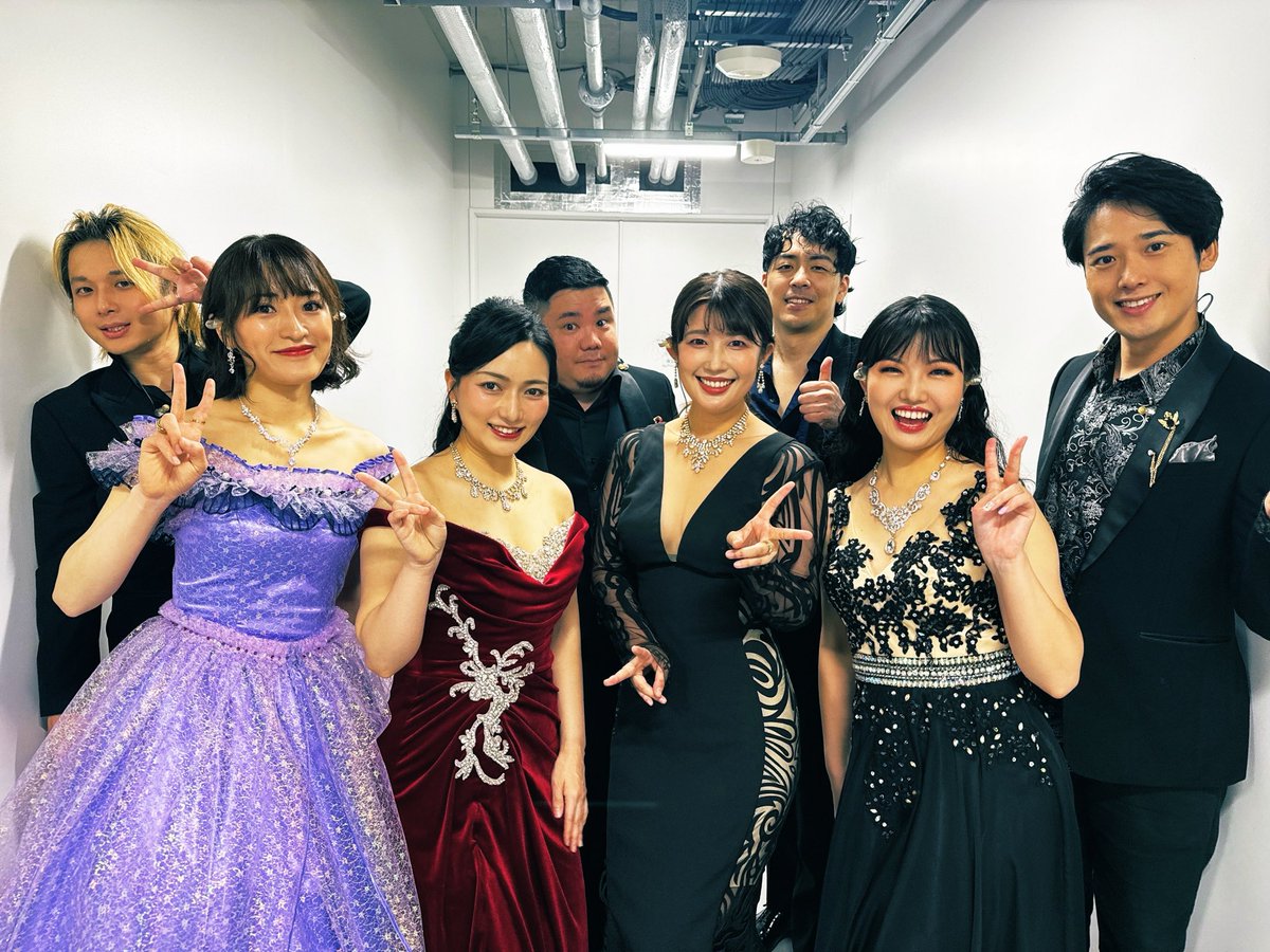 arisa1vo_mezzo's tweet photo. ◤ MONSTER STRIKE ORCHESTRA ~ OverDrive ~ ◢ 

今年も素晴らしいメンバーと最高の舞台で演奏できて幸せでした！
お馴染みのメンバーや関係者の皆様、そしてストライカーの皆様、と作るモンドリが大好き！！今年も夏がきた！！
本当にありがとうございました🔥

#モンドリ #モンスト 

コーラスメンバー👇

Soprano
alico @ALItheatreCO 
川口詩子 ＠uta_soprano 

Alto
本多都 @MiyakoHonda 
吉田安梨沙 @arisa1vo_mezzo Leader

Tenor
新城匠 @wff_sx 
那須琢乙 @Mateki_tac 

Baritone
堺裕馬 @sakai_yuma27 
高田慧一 @TKD_mu