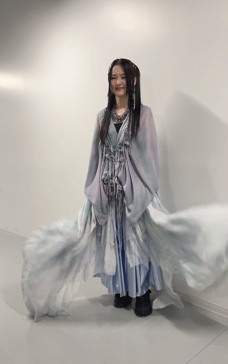 _yanawaraba_'s tweet photo. 衣装と天才ナオさんによる、ヘアーメイク
モンスターストライクオーケストラ
全員のお名前など
Instagramにアップしますね

衣装の写���撮ろうとしたら「表情ちゃんとして」ってスタッフさんに言われ…
思い当たる節がありすぎて爆笑してます

今だに撮られるのは苦手です
どんな顔して良いか分からん https://t.co/BpCYMX5zeC
