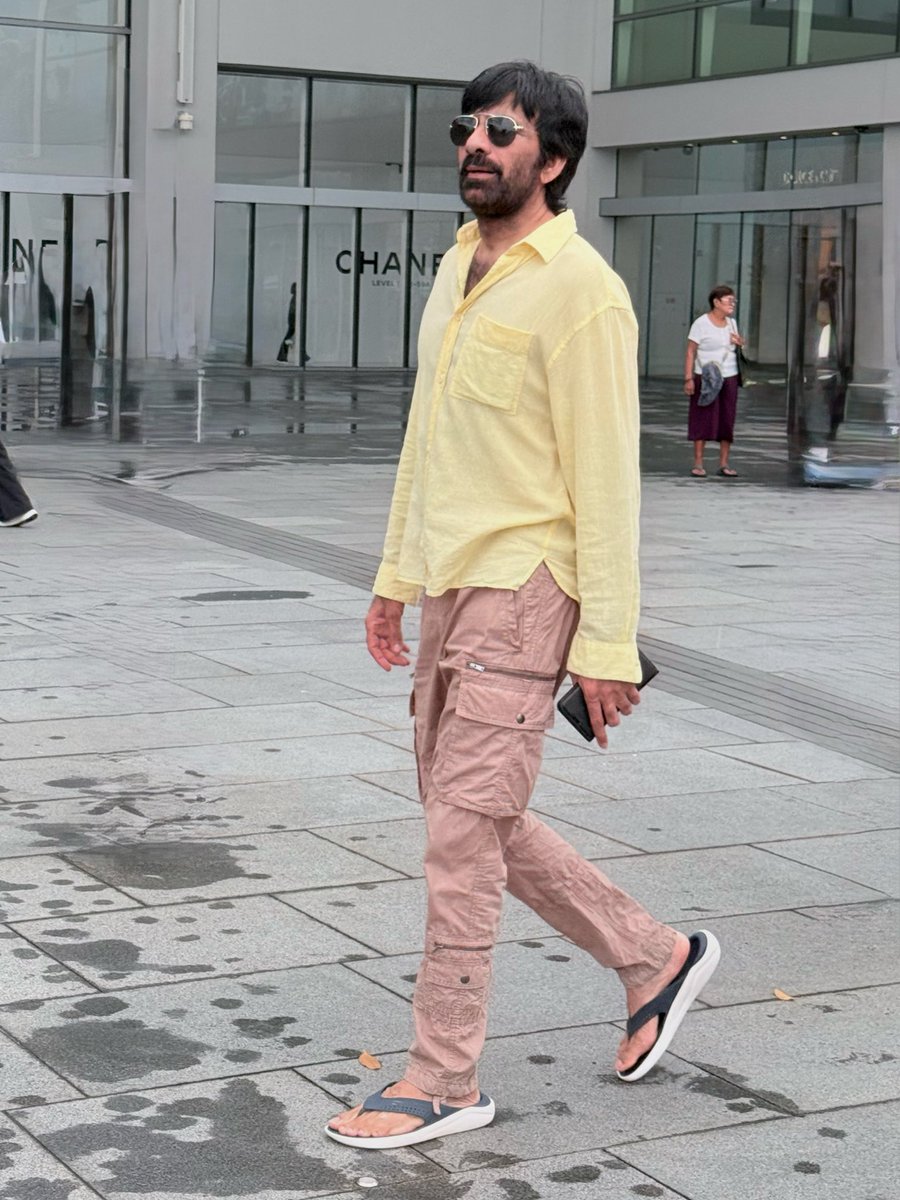 srinu10477's tweet photo. Style isn’t something Boss wears…
It’s something he owns. 😎🔥

Always effortless. Always iconic.

#MassMaharaja @RaviTeja_offl https://t.co/uWEPaeqJdg