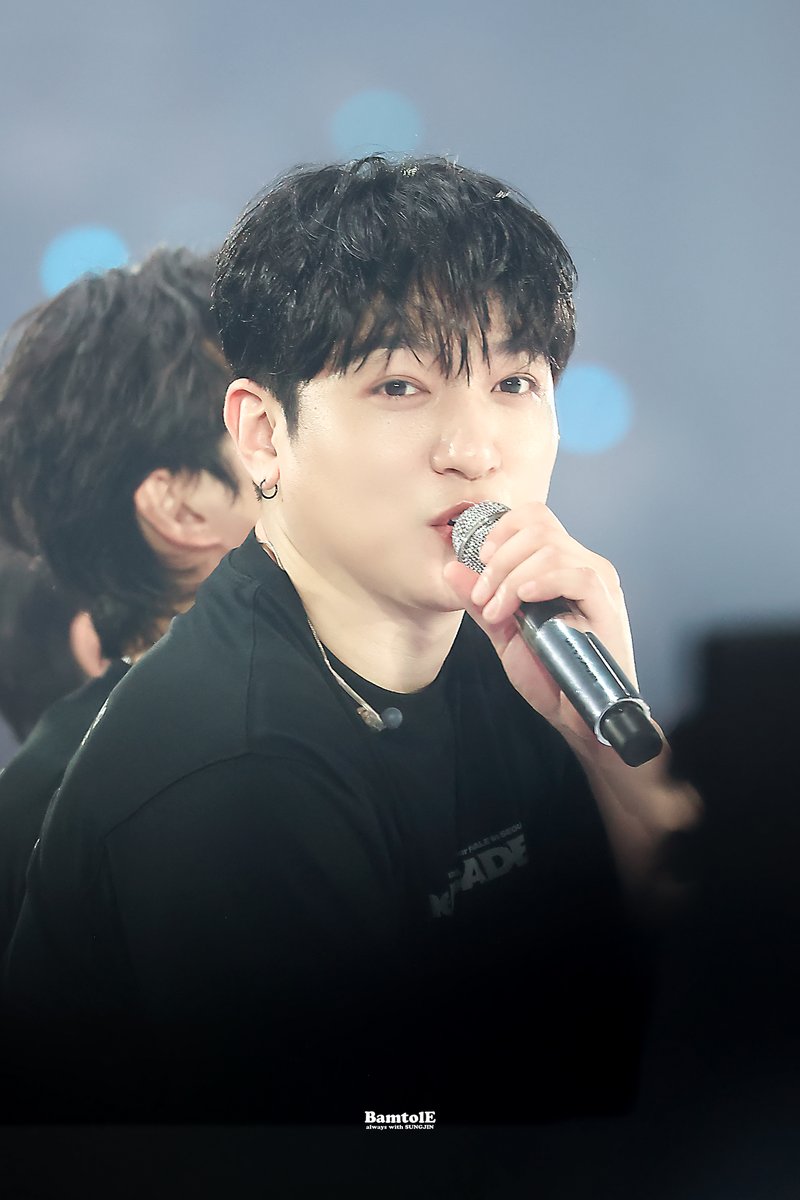 bamtol_6's tweet photo. 260703 The DECADE FINALE
#성진 #SUNGJIN #데이식스 #DAY6 https://t.co/kIS69sqB2R