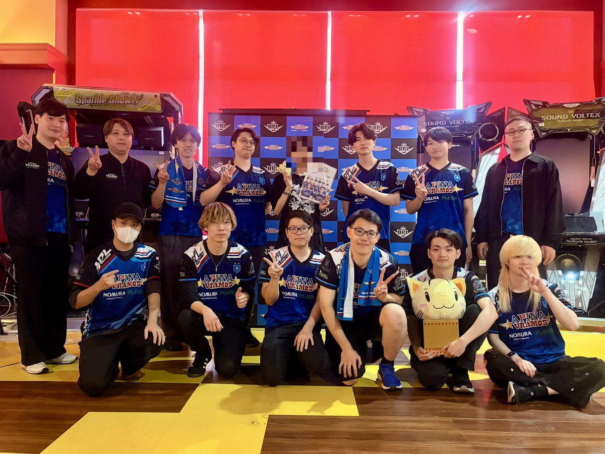 xba2x's tweet photo. アピナの弐寺ボルテ共同イベント参加してきました

今回なんと選手全員のサインのお土産付き！
1枚ずつ手書き！！すご！
本当にお疲れ様でした&amp;ありがとうございました！
たのしかった〜〜〜！

またグッズ買い足しちゃったのでたくさん使います
お菓子やお話してくださった方々にも大感謝です(*´︶`*) https://t.co/2KCfD4ILOs