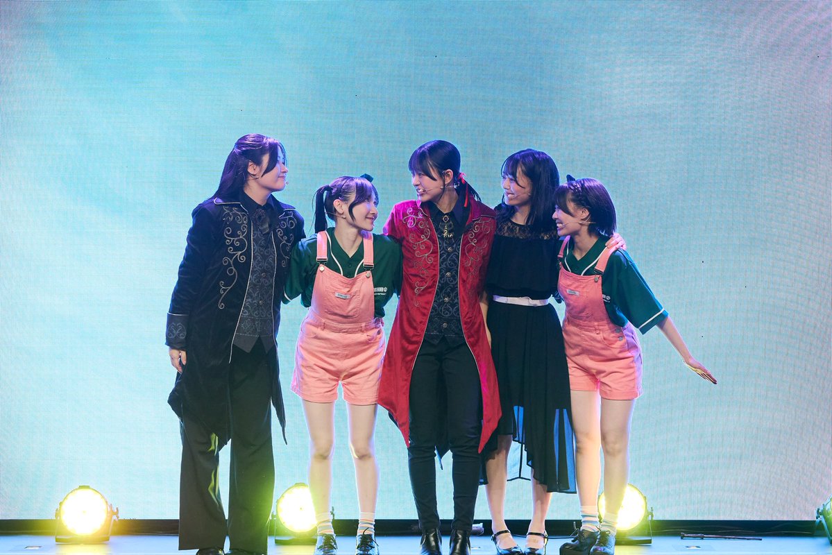 ITR_KGW's tweet photo. 【御礼】 
杏菜の日！
木城杏菜Presentsミュージカル「眠りの森の宝箱」東京公演終了🎉

眠りの森に起こった事件と成長日記。
森の動物を攫った美魔女から、愛すべき動物達を取り戻すために、王子達の協力の元に奮闘する、小人達の物語でした🧙

主役の小人A、木城杏菜は見事に物語を引っ張りました🌳

九州女子翼全員に見せ場があり、メンバー全員で作り上げたミュージカルでした🪽