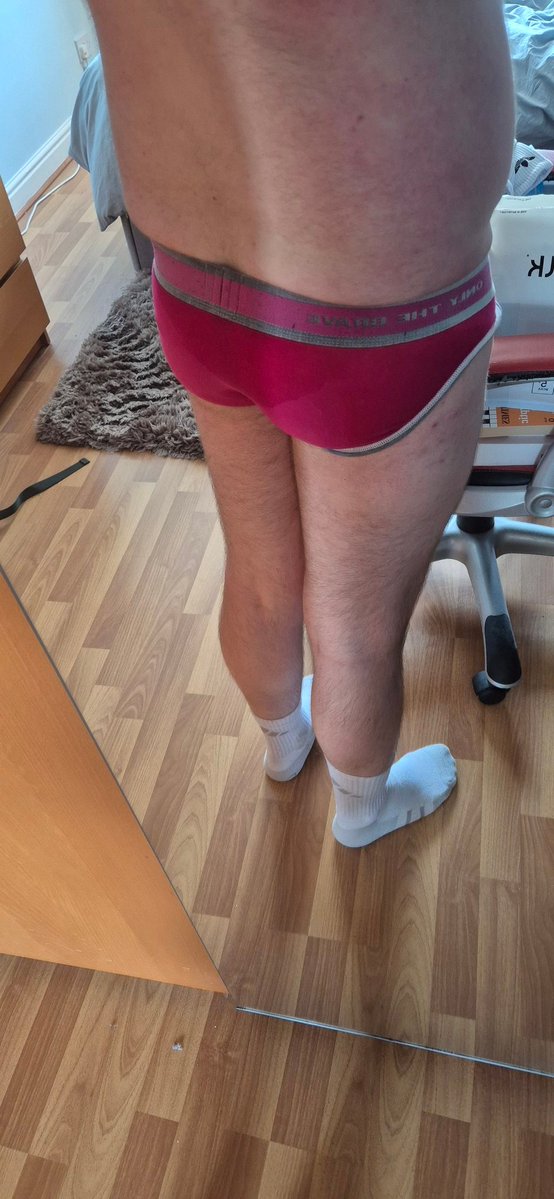ALTogetherxxx's tweet photo. A run in the heat can only mean one thing 😏 Sweaty briefs 😈 Get your noses in boys 🐽 #briefs #gay #gayuk #mlm https://t.co/I3v7LLjIDQ