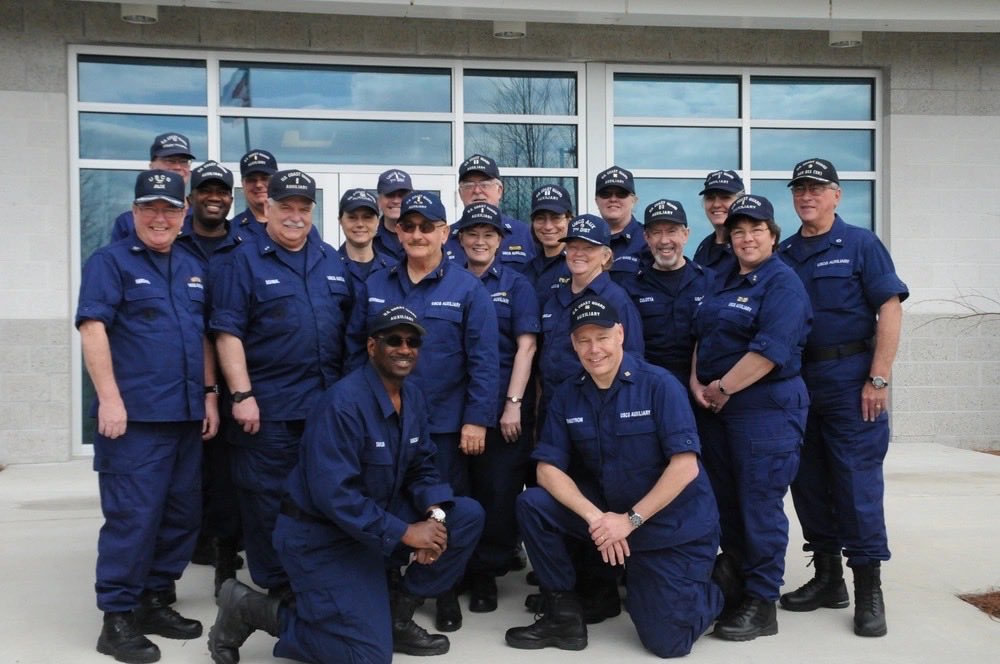 USCGAux's tweet photo. Did you know the Coast Guard Auxiliary is over 21 thousand members strong serving our nation and local communities? 

We proudly contribute over 3 million hours per year to support our active duty counterparts.

📸: PA2 Elizabeth Bordelon, USCG.

#PTWM #USCG #USCGAUX https://t.co/bxoIKBdZZg