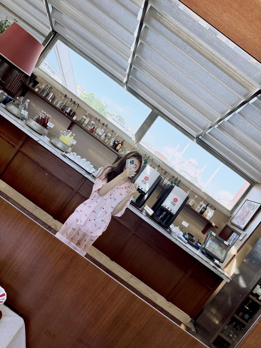 MeowZoe99's tweet photo. 🇹🇷世界的首都☀️
𝑻𝒉𝒆 𝑪𝒂𝒑𝒊𝒕𝒂𝒍 𝑶𝒇 𝑻𝒉𝒆 𝑾𝒐𝒓𝒍𝒅
完全是一座猫猫城
连着两天看了超美晚霞~💖 https://t.co/Tm8cqicwa6
