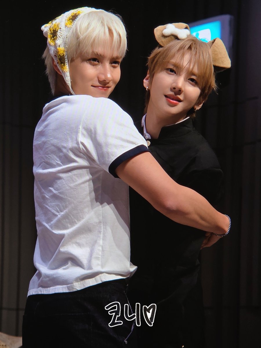 82zzang12's tweet photo. 소 ; 훗 너넨 이런 강아지 없쥐 ? https://t.co/yOIBsifoVG