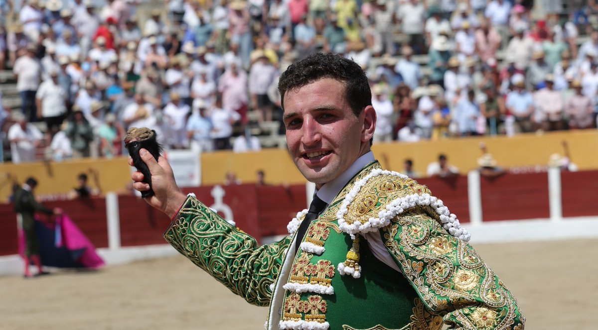 chicuelina61895's tweet photo. 📝 CRÓNICAS

👉 Valentín Hoyos pasea una oreja en la novillada de Ceret
https://t.co/E9k3qzQxXz

📸 Philippe Gil Mir https://t.co/BPtQJPjlJE