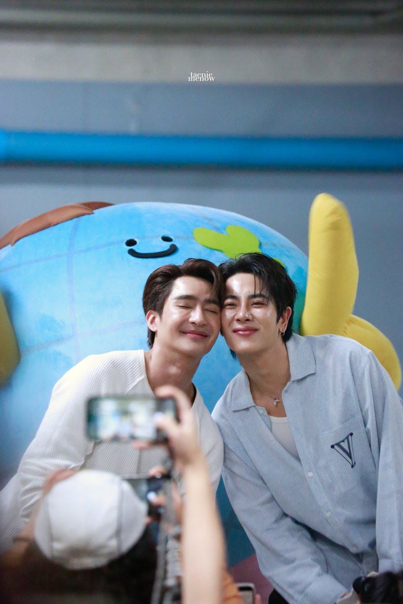 taeniemenow's tweet photo. แฟมิลี่ของโอ้น น่ารักมากก 😭🤎❤️

EARTHMIX STW SIGN YBOOKFAIR11 
#YBOOKFAIR11xEarthMix https://t.co/Tav4XQrFOk