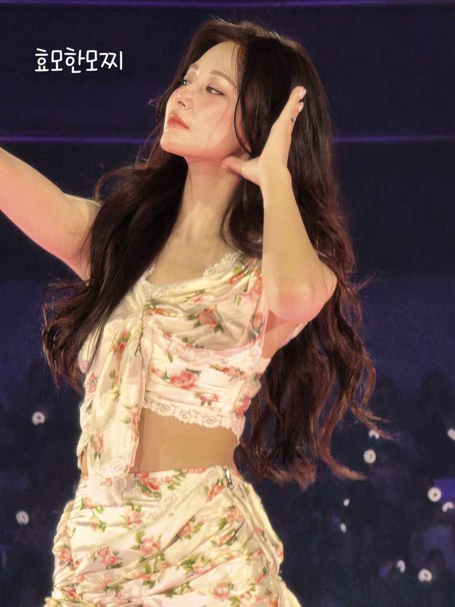 hyomohanmozzi's tweet photo. 260712 폰카로 찍은 쯔위 
#TWICE_THIS_IS_FOR_WORLD_TOUR_FINALE_IN_SEOUL 
#TWICE #TZUYU #쯔위 https://t.co/fkwc1GgFlV