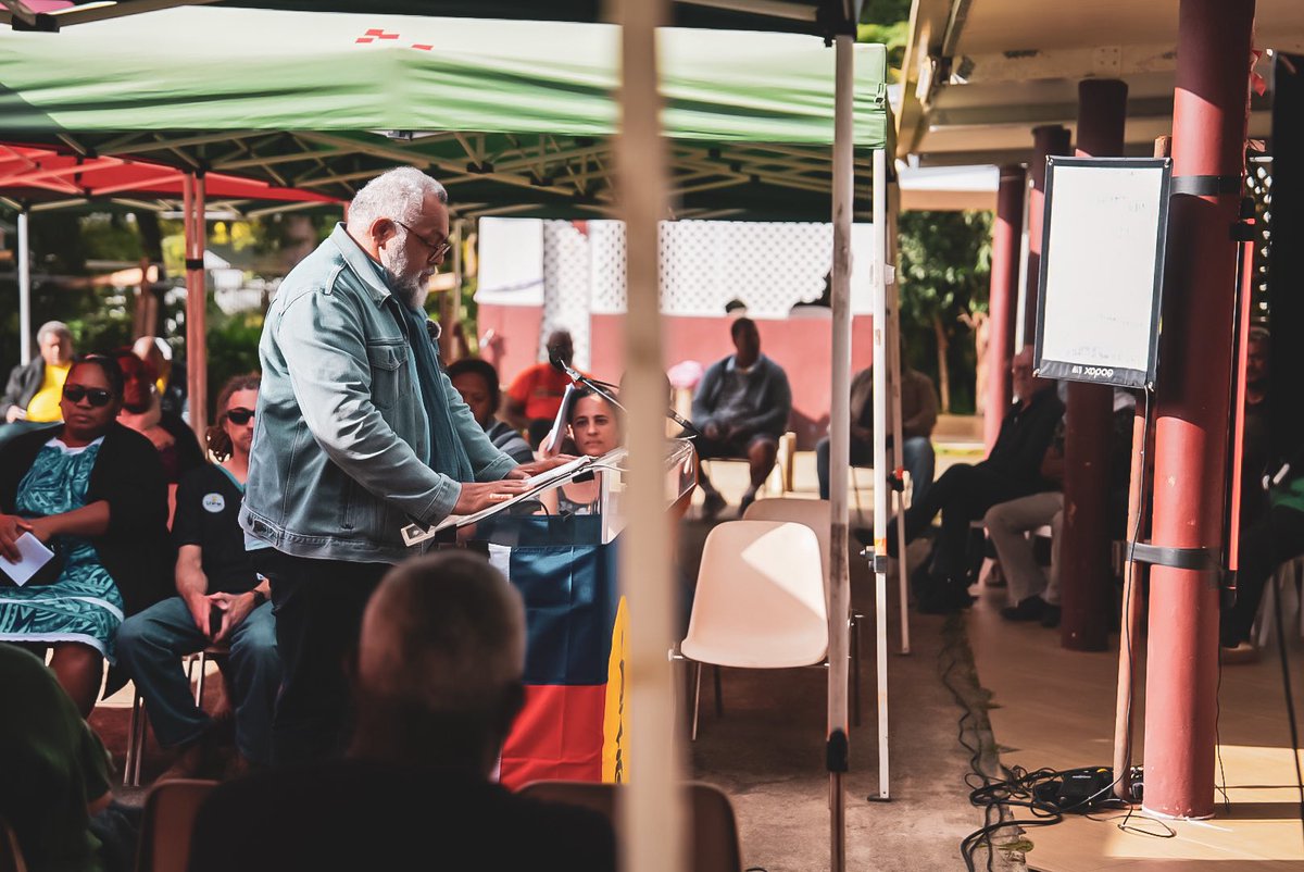 LachaudB's tweet photo. Magnifique meeting à Kaimolo, à Dumbéa, aux côtés de Christian Tein, président du FLNKS, de mon collègue Emmanuel Tjibaou, Muneiko Haocas et Chrystèle Marie du MNIS.

Partout où nous sommes allés, à Lifou, Koné, Hienghène et Nouméa, nous avons rencontré une même détermination : celle de voir enfin s'ouvrir un chemin de justice, de dignité et d’indépendance pour la
Kanaky-Nouvelle-Calédonie. 

Merci à toutes celles et ceux qui ont participé à ces rencontres avec tant de fraternité et de chaleur, et qui porteront avec nous l'espoir de 2027 avec Jean-Luc-Mélenchon !

Retrouvez le direct : https://t.co/WK3HnaNLe8