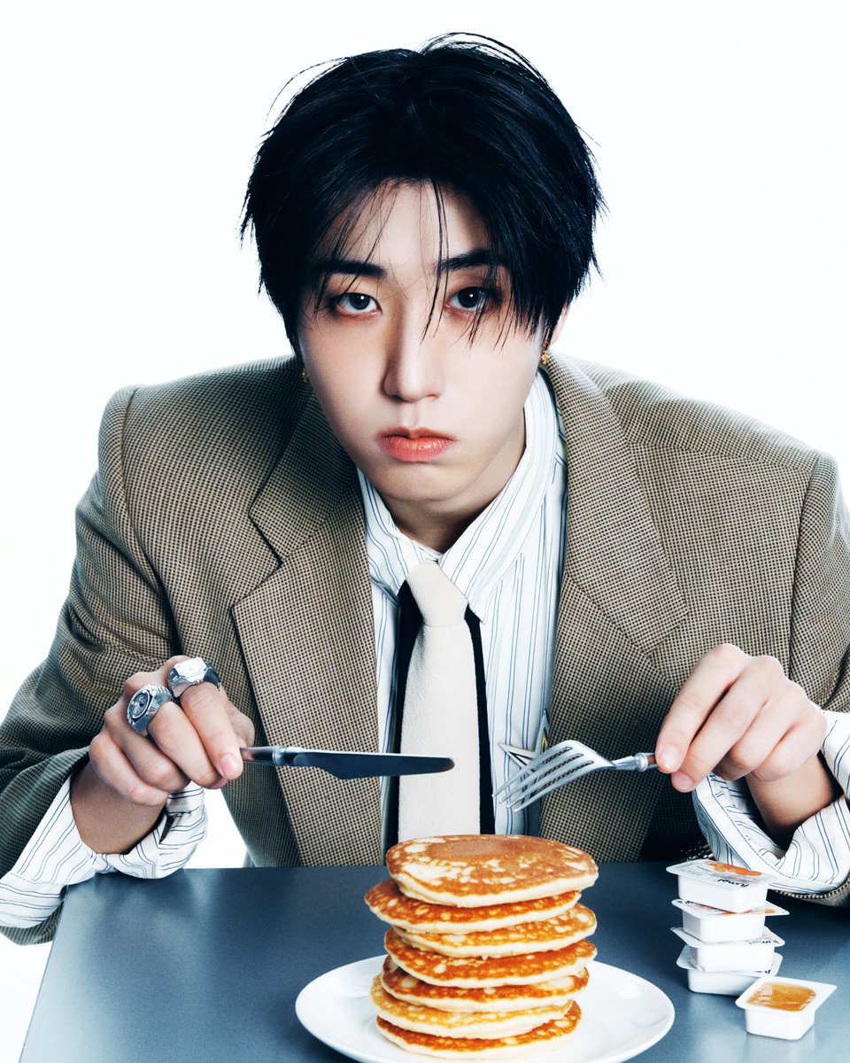 Stray_Kids's tweet photo. Stray Kids(스트레이 키즈) "THIS &amp; THAT"
TEASER IMAGES☕

#한 #HAN

2026.08.07 FRI 1PM (KST) | 0AM (ET) 

🚚PRE-SAVE &amp; PRE-ORDER "THIS &amp; THAT" NOW!
https://t.co/B7GNfo6PGY

#StrayKids #스트레이키즈
#THIS_AND_THAT
#StrayKidsComeback
#YouMakeStrayKidsStay https://t.co/IpdtQZqMMD