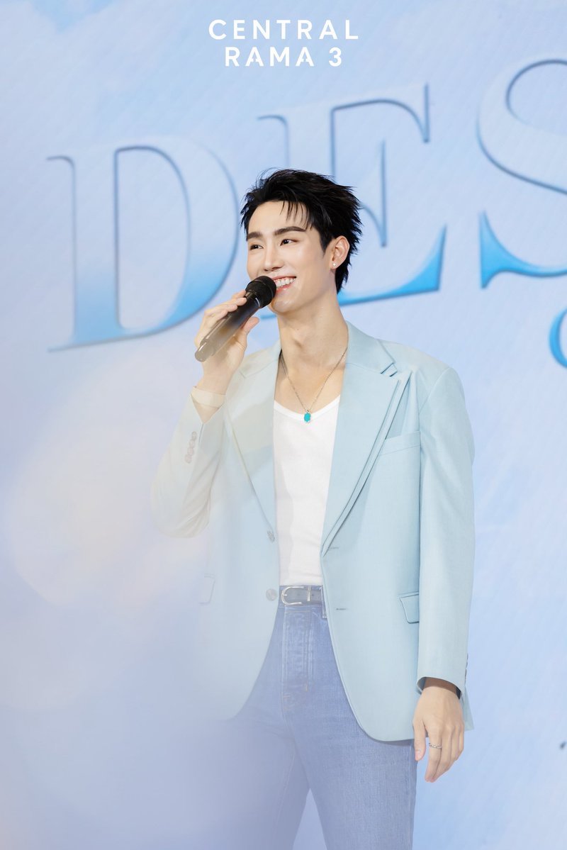 Central_Rama3's tweet photo. ภาพบรรยากาศงานวันนี้ หล่อจนบรรยายไม่ถูก 🦊🧡✨

#DestinyClinicxForce #fforce_ #เซ็นทรัลพระราม3 #CentralRama3 https://t.co/j3gFZssAW5