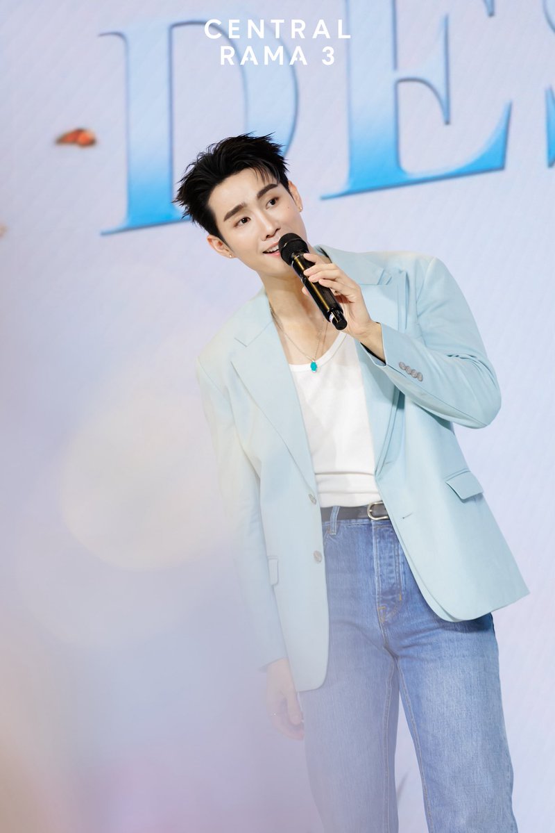 Central_Rama3's tweet photo. ภาพบรรยากาศงานวันนี้ หล่อจนบรรยายไม่ถูก 🦊🧡✨

#DestinyClinicxForce #fforce_ #เซ็นทรัลพระราม3 #CentralRama3 https://t.co/j3gFZssAW5