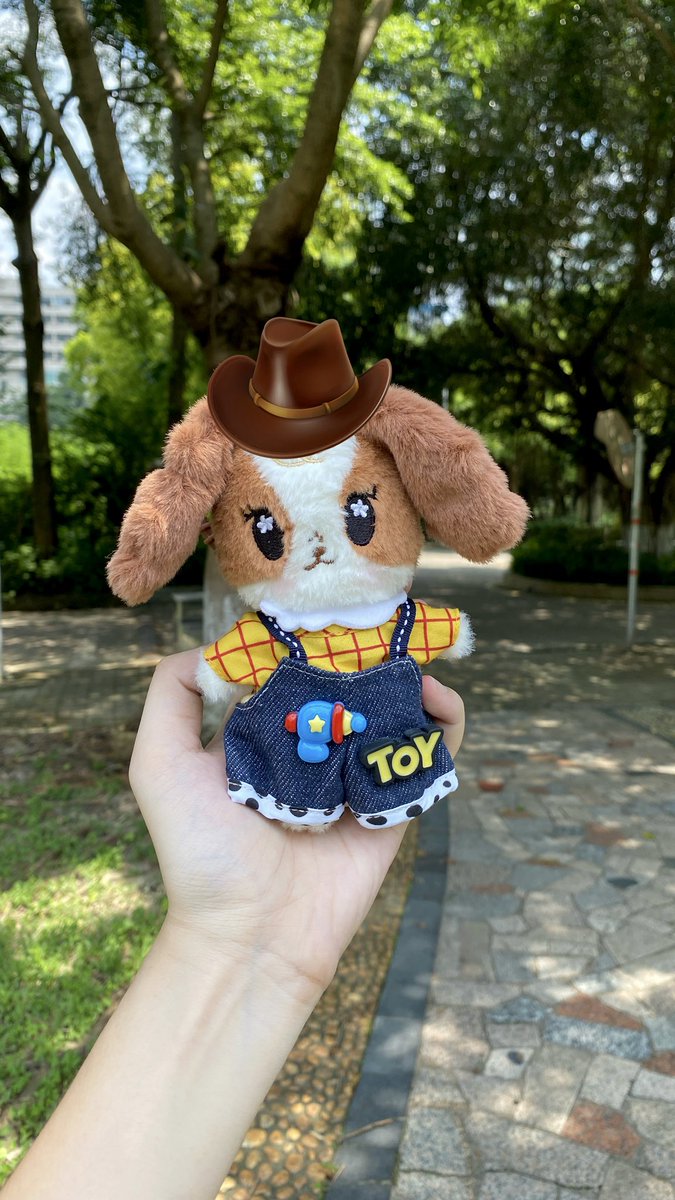Rukahnxxx's tweet photo. Vimmy’s new clothes🐝🐶😆
 #VIMMY
#ViewMim https://t.co/RjYzA3Oke0