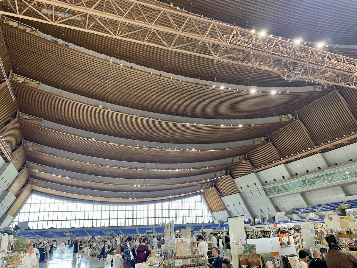Kitaya_tenugui's tweet photo. 今回で2回目の出展になりましたハンドクラフトフェスタ！

「去年も来たよ〜！」って今年も寄ってくれる方がたくさんいて、とっても嬉しかったです(о´∀`о)

手ぬぐいを大切に日常で使ってくれているのが本当に嬉しいです！！

夏は特に手ぬぐいが大活躍しますから、たくさん使って下さいね〜♪ https://t.co/8jCfEciGml