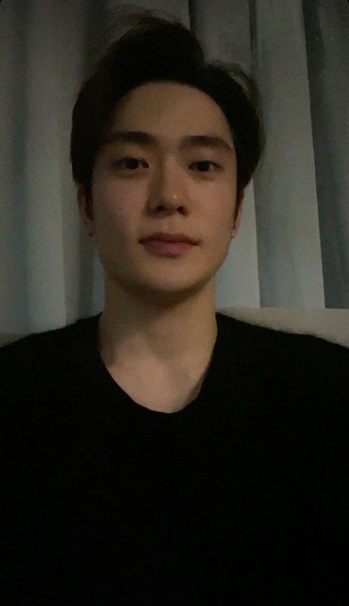 rollxst's tweet photo. Besok udah mulai ngajar lagi malah flu berat https://t.co/vXC1ZV4GfC