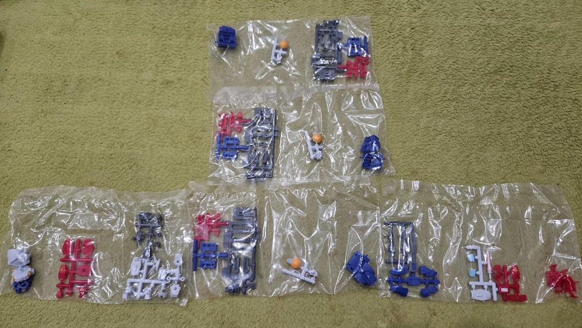 schwarz_sj's tweet photo. ガンダムV作戦ビスケット5個
あまりにも酷い
ガンタンクとガンキャノンが欲しかったのに…！ https://t.co/aSX1C7FLvS