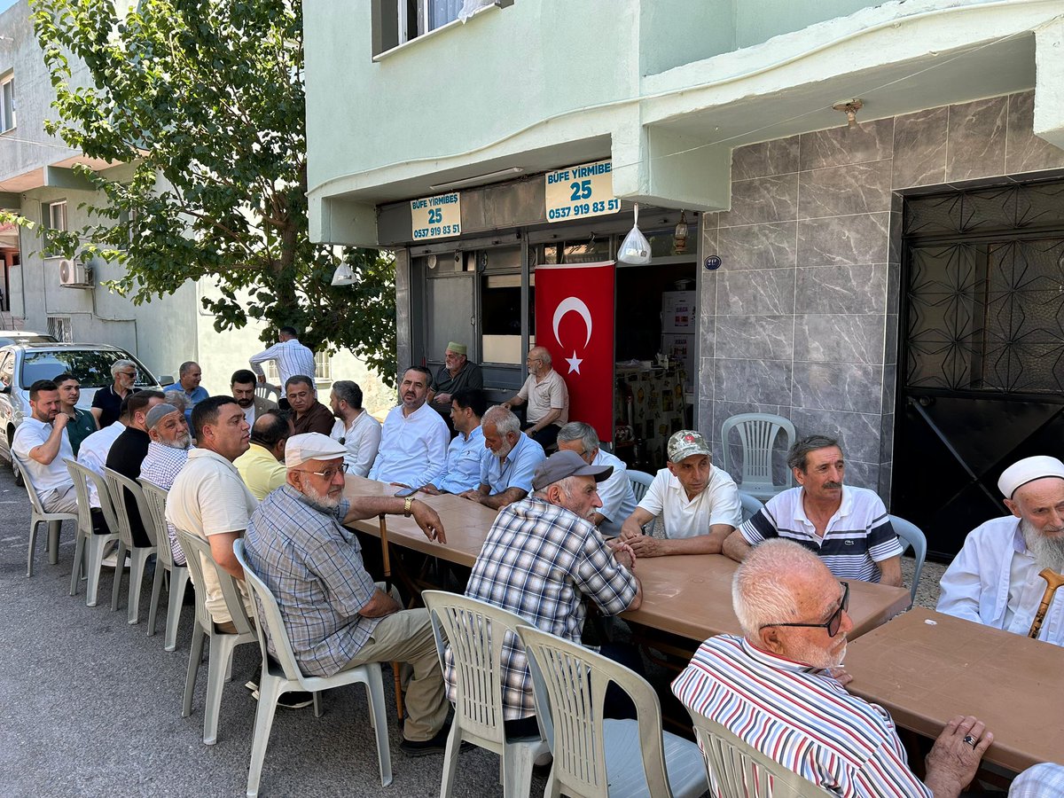 AkBayrakli's tweet photo. İlçe Başkanımız Sn. @TarkanDuzman ve ilçe yöneticilerimiz, ilçemizin kurucularından, geçen yıl ebediyete irtihal eden rahmetli Ali Akgün abimizin sene-i devriyesi vesilesiyle düzenlenen Mevlid-i Şerif programına katıldılar.

Merhum Ali Akgün abimize bir kez daha Allah’tan rahmet; kıymetli ailesine ve yakınlarına sabır ve başsağlığı diliyoruz. 
Mekânı cennet, makamı âli olsun.